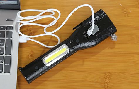 Cast Aluminum Solar Rechargeable Acousto-optic Alarm Self Rescue Safety Hammer Flashlight TL119W charge on computer